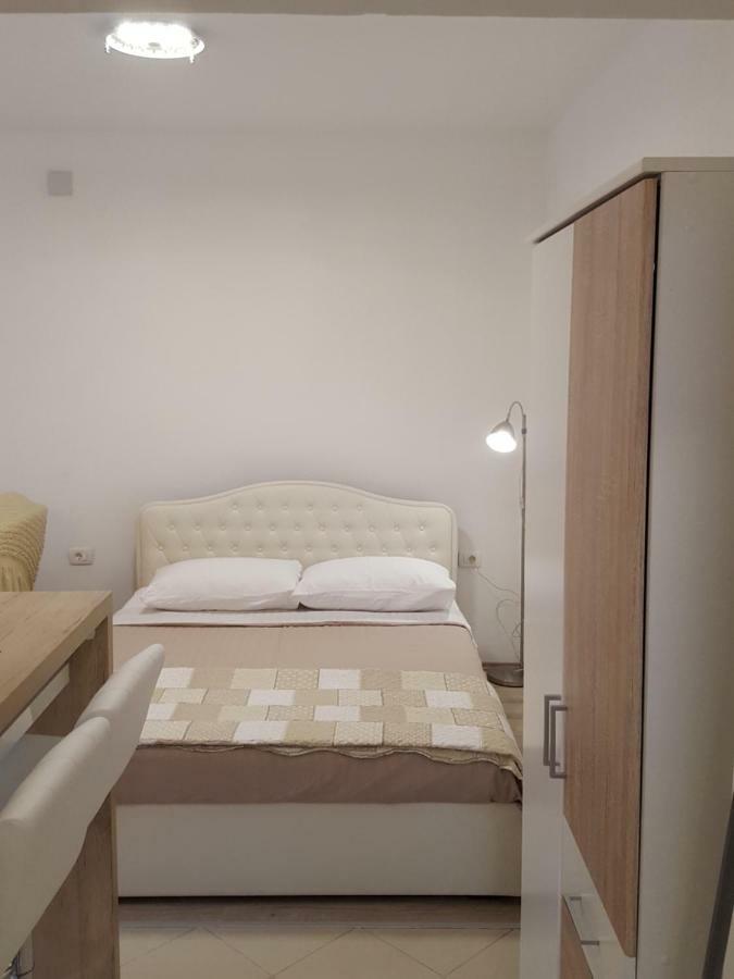 Studio Apartman D&D Banjole Buitenkant foto